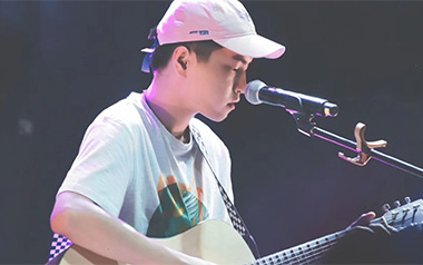 形容吉他谱_沈以诚_G调扫弦版弹唱谱_图片六线谱