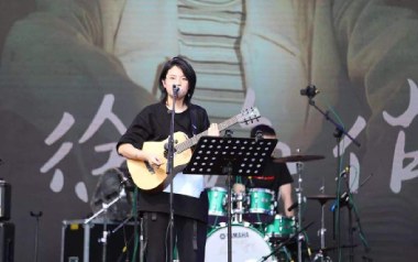 那年十七吉他谱_徐海俏_G调扫弦版弹唱谱_图片六线谱